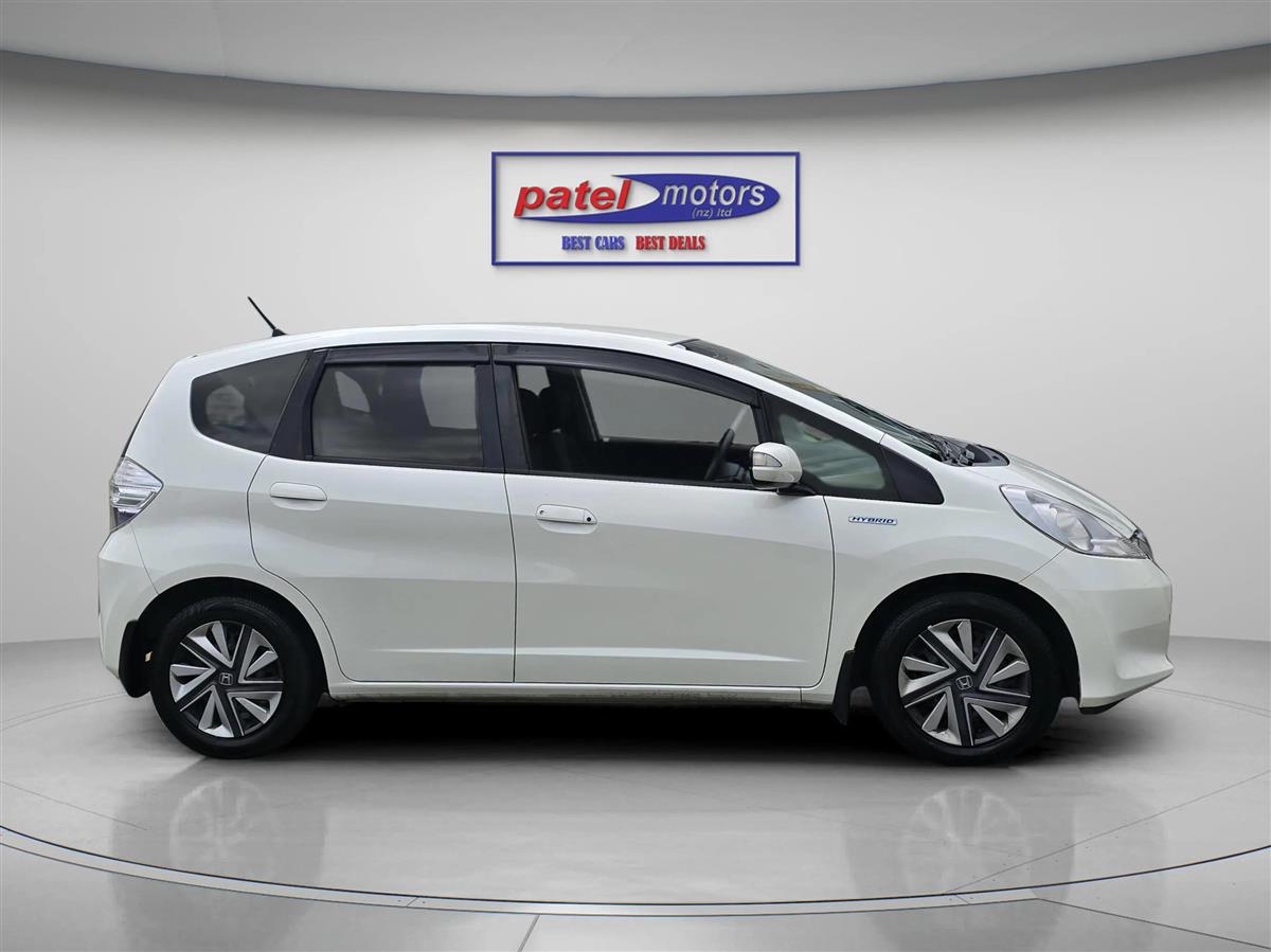 2012 Honda Fit HYBRID !! Top Spec !! heated seats !! Cruise control !! Reverse camera Hatchback Automatic, 5 seats, Hybrid, 1,339 cc, 154,359 km