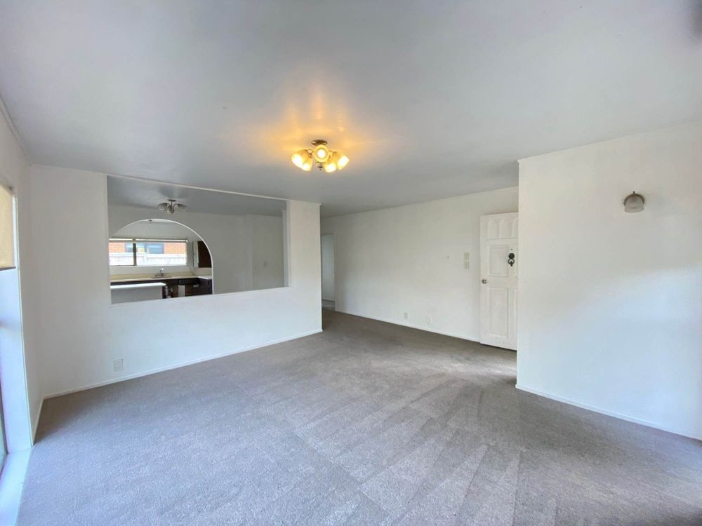 For rent, Macleans College zone, No smoking, 3 beds 1 bath home, available now, 44A Vivian Wilson Drive, Eastern Beach, Auckland