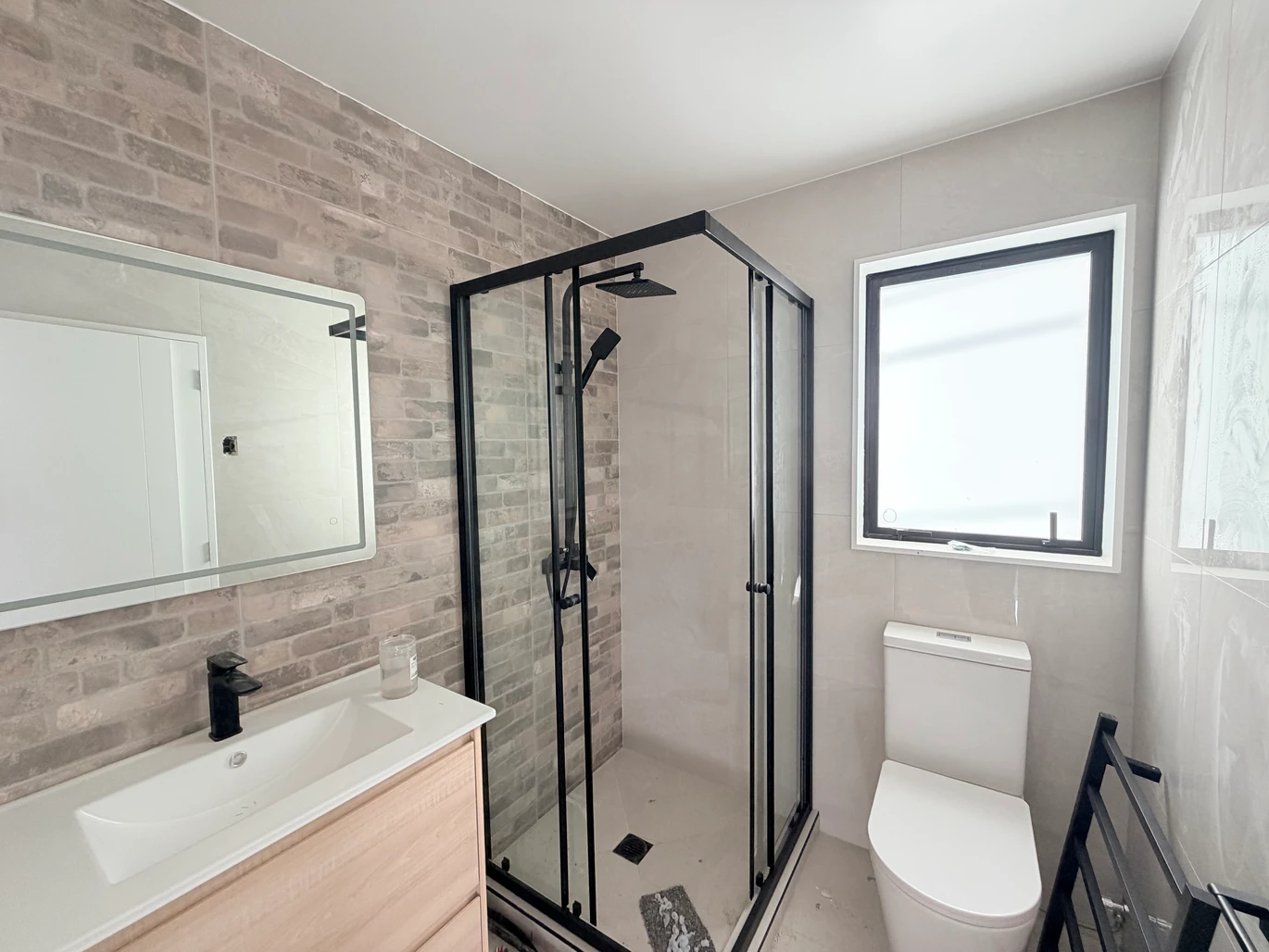 10-Year Stamford Building Warranty, Brandnew standalone 3 beds (2 ensuites) 3 baths home with car park, Home Ventilation System, 2 Air-Conditioning in living area and master bedroom. close to to Sylvia Park Shopping Centre, Lot 3/40 Walters Road Mount Wellington, Auckland