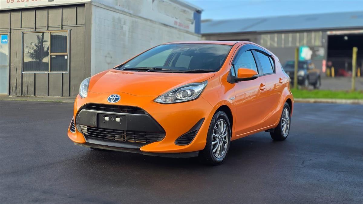 2018 Toyota Aqua *Push Start*Reverse Camera*Nice Mags*3rd Gen* Hatchback Automatic, 5 seats, Hybrid, 1,496 cc, 105,584 km