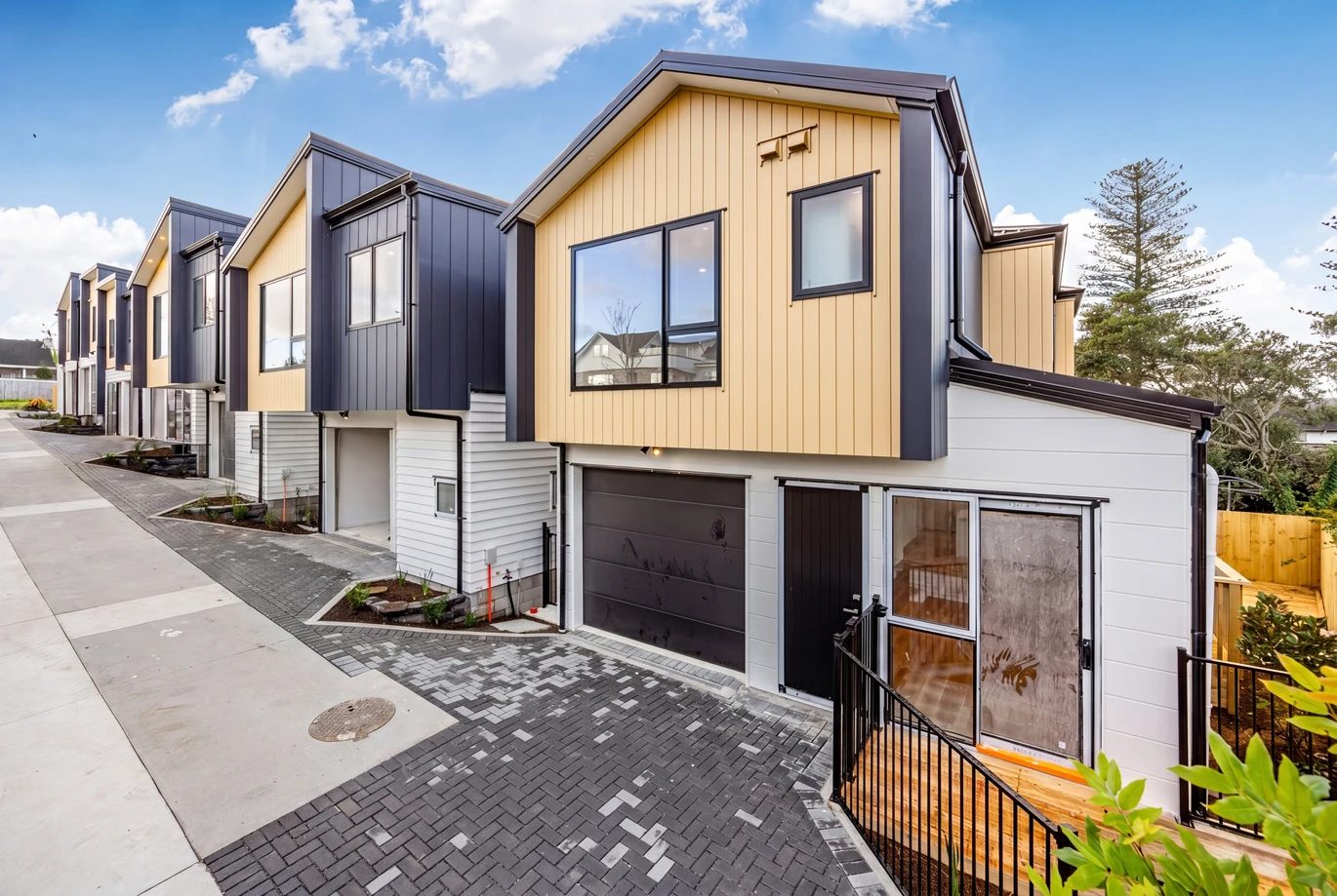 Sea Views, 7 Brandnew Freehold premium 4 beds 2.5 baths 1 garage homes (4 Duplex & 3 Standalone) with garage, Zoned for well-regarded local schools including Owairoa Primary, Howick Intermediate, and Howick College, Lot 1-7/78 Cook Street Howick, Auckland