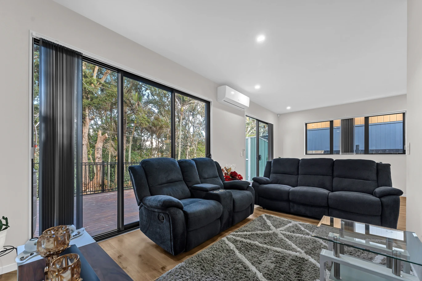 Owners relocating, Next to the Reserve-Mission Heights, Standalone 4 beds 2.5 baths house with garage, close to Ormistonshopping centre, zoned for Mission Heights Primary and Junior college, 13 Pumau Place Flat Bush, Auckland