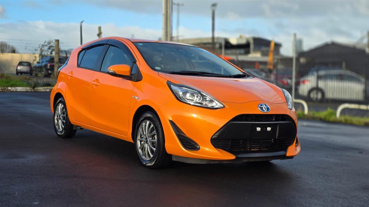 2018 Toyota Aqua *Push Start*Reverse Camera*Nice Mags*3rd Gen* Hatchback Automatic, 5 seats, Hybrid, 1,496 cc, 105,584 km