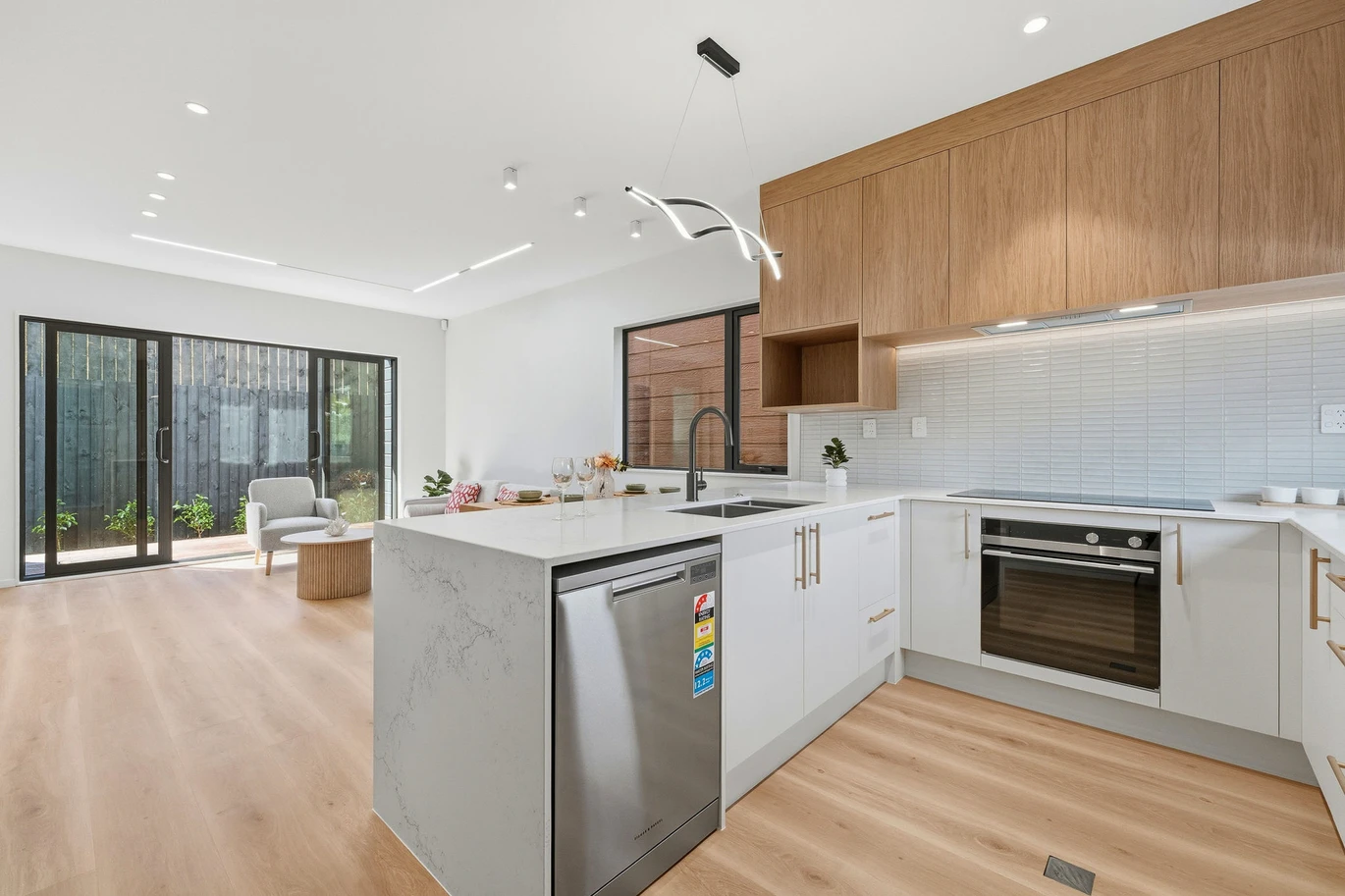 Rangitoto College zone, 143m2 Brandnew Standalone 4 beds 2.5 baths home with garage, close to schools, beaches, Browns Bay village, zoned for Rangitoto College, Murrays Bay Intermediate, Northcross Intermediate, and St John’s School. 2/30 Kiteroa Terrace Rothesay Bay, Auckland