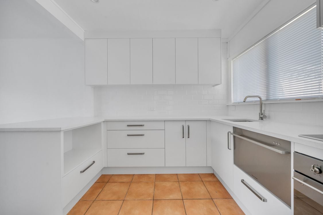 Landlord Needs to Cash Up for Out of Auckland, 80m2 Renovated, Brick and tile  3 beds 1 bath home with carport, Private space at the back opening directly from the bedrooms, move-in ready, close to shops, supermarkets, Mt Wellington Domain, easy motorway access, 9/18 Harding Avenue, Mount Wellington, Auckland