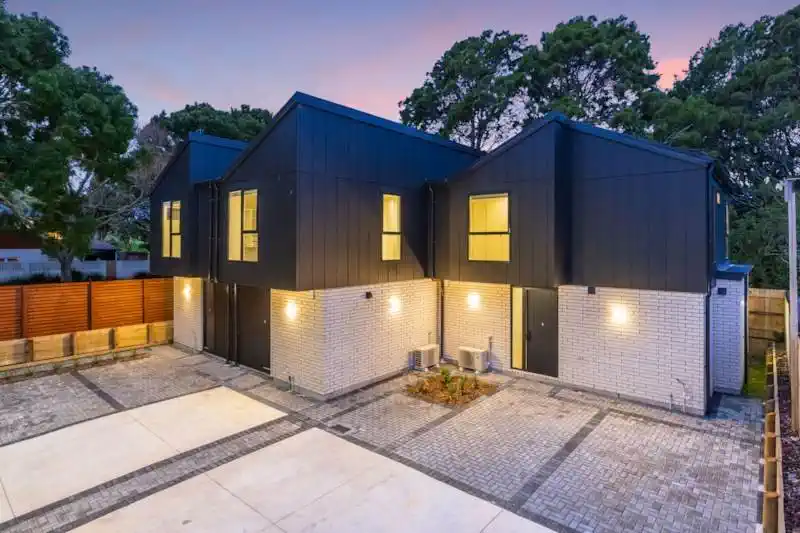 Directly opposite Lloyd Elsmore Park and recreational facilities, 3 beds 1.5 baths home with car park, close to schools, shopping centres, golf club, move-in ready, 0.7 km to Elm Park School, Lot 3/38 Cascades Road, Pakuranga Heights, Auckland