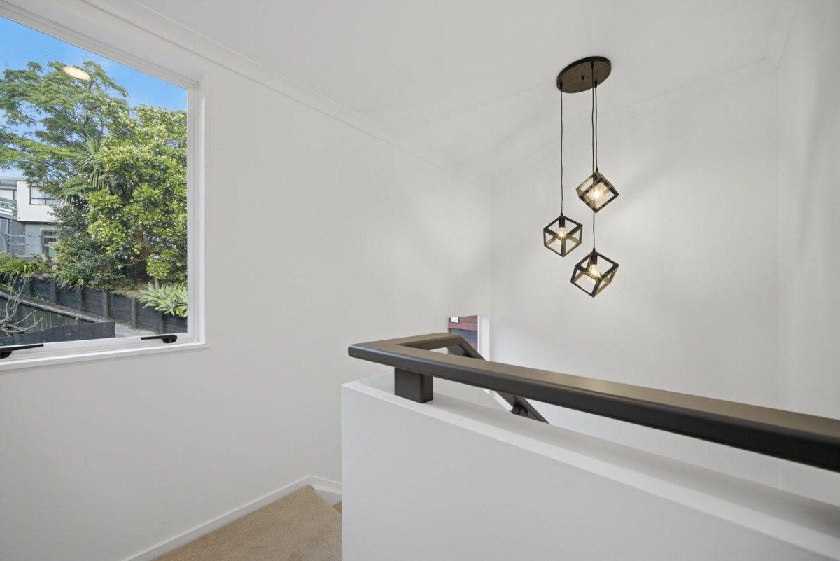 95m2 Renovated 3 beds 1 bath home with carport, close to Manuka reserve and Leigh Scenic reserve, local shops, 2/26 Anne McLean Drive, Bayview,, Auckland