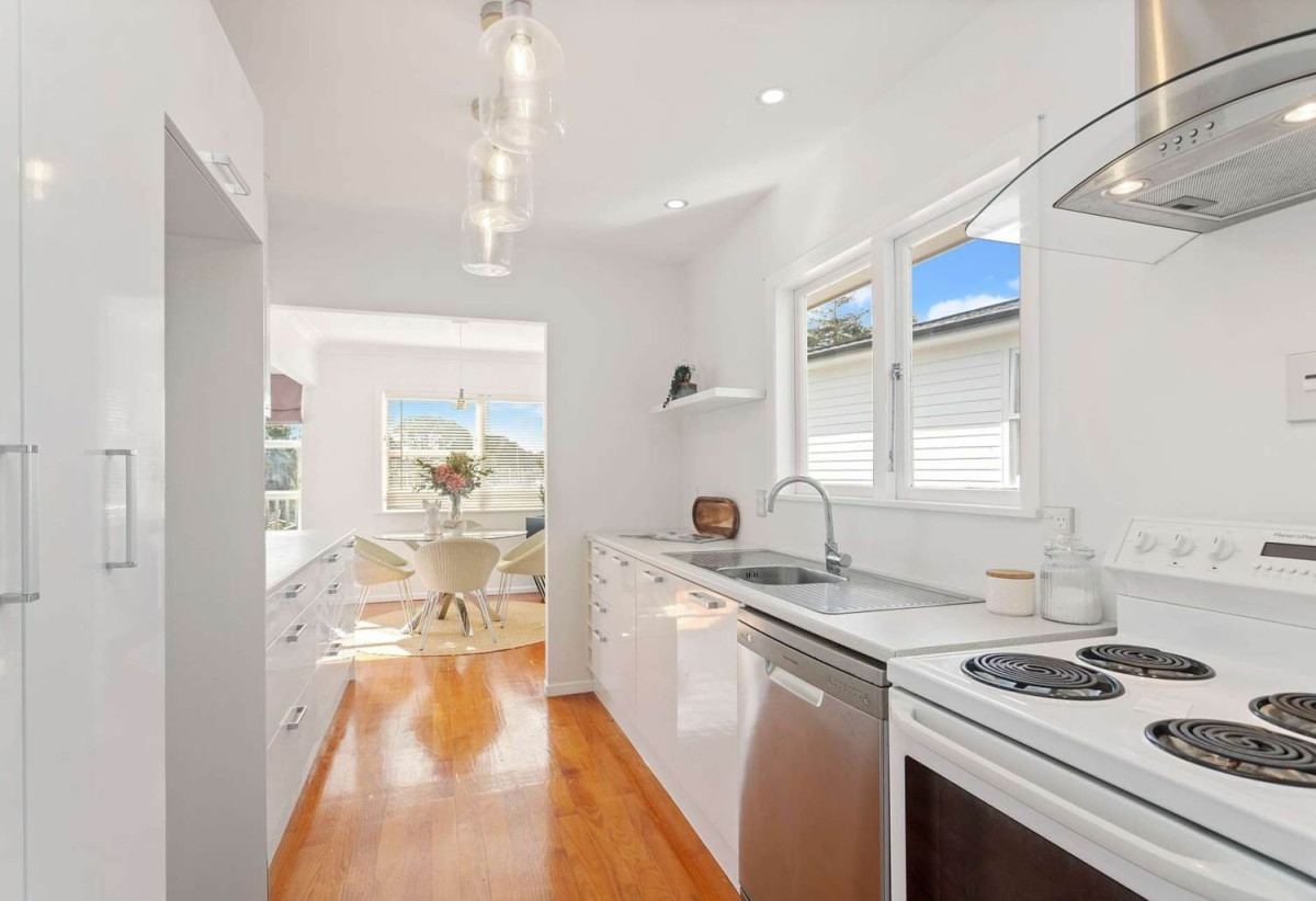 For rent, No pets, No smoking, 3 beds 1 bath house with garage, available 3rd July, 27 Willoughby Avenue, Howick, Auckland