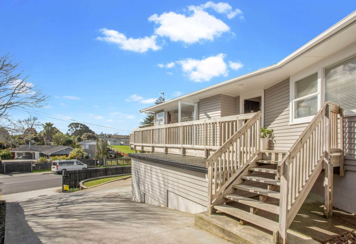 For rent, No pets, No smoking, 3 beds 1 bath house with garage, available 3rd July, 27 Willoughby Avenue, Howick, Auckland