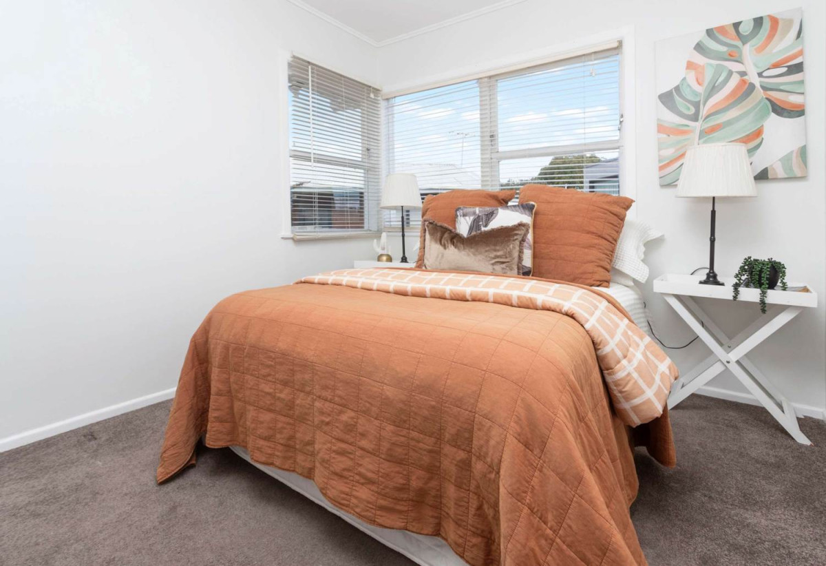 For rent, No pets, No smoking, 3 beds 1 bath house with garage, available 3rd July, 27 Willoughby Avenue, Howick, Auckland