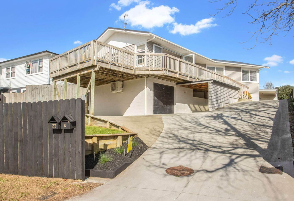 For rent, No pets, No smoking, 3 beds 1 bath house with garage, available 3rd July, 27 Willoughby Avenue, Howick, Auckland