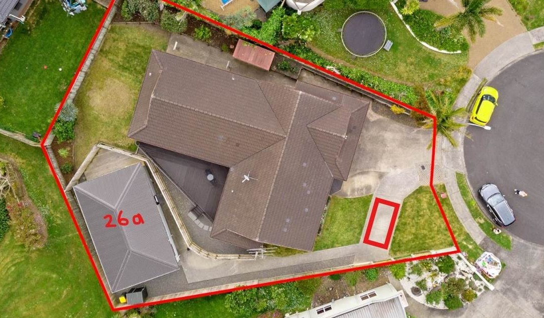 For rent, Pets considered on request,3 beds 1 bath house with car park, available now, 26A Peretao Rise, The Gardens, Auckland