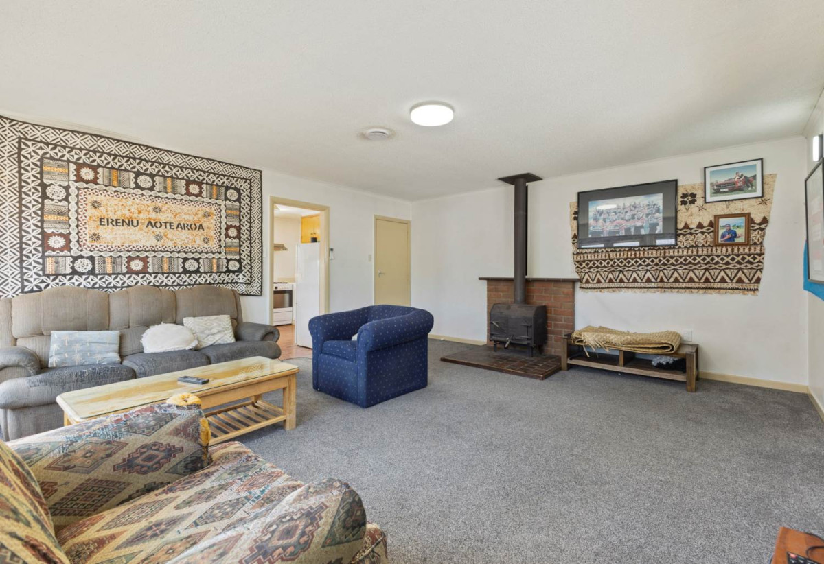 506m2 section, 3 beds 1 baths house with double garage, close to twon centre, schools, 0.2 km to Valley School, 1.2 km to Pukekohe High School, 1.4 km to Pukekohe Intermediate, 74 East Street, Pukekohe, Auckland