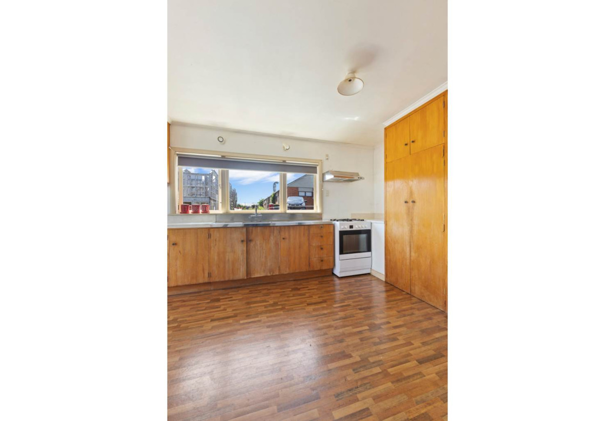 506m2 section, 3 beds 1 baths house with double garage, close to twon centre, schools, 0.2 km to Valley School, 1.2 km to Pukekohe High School, 1.4 km to Pukekohe Intermediate, 74 East Street, Pukekohe, Auckland
