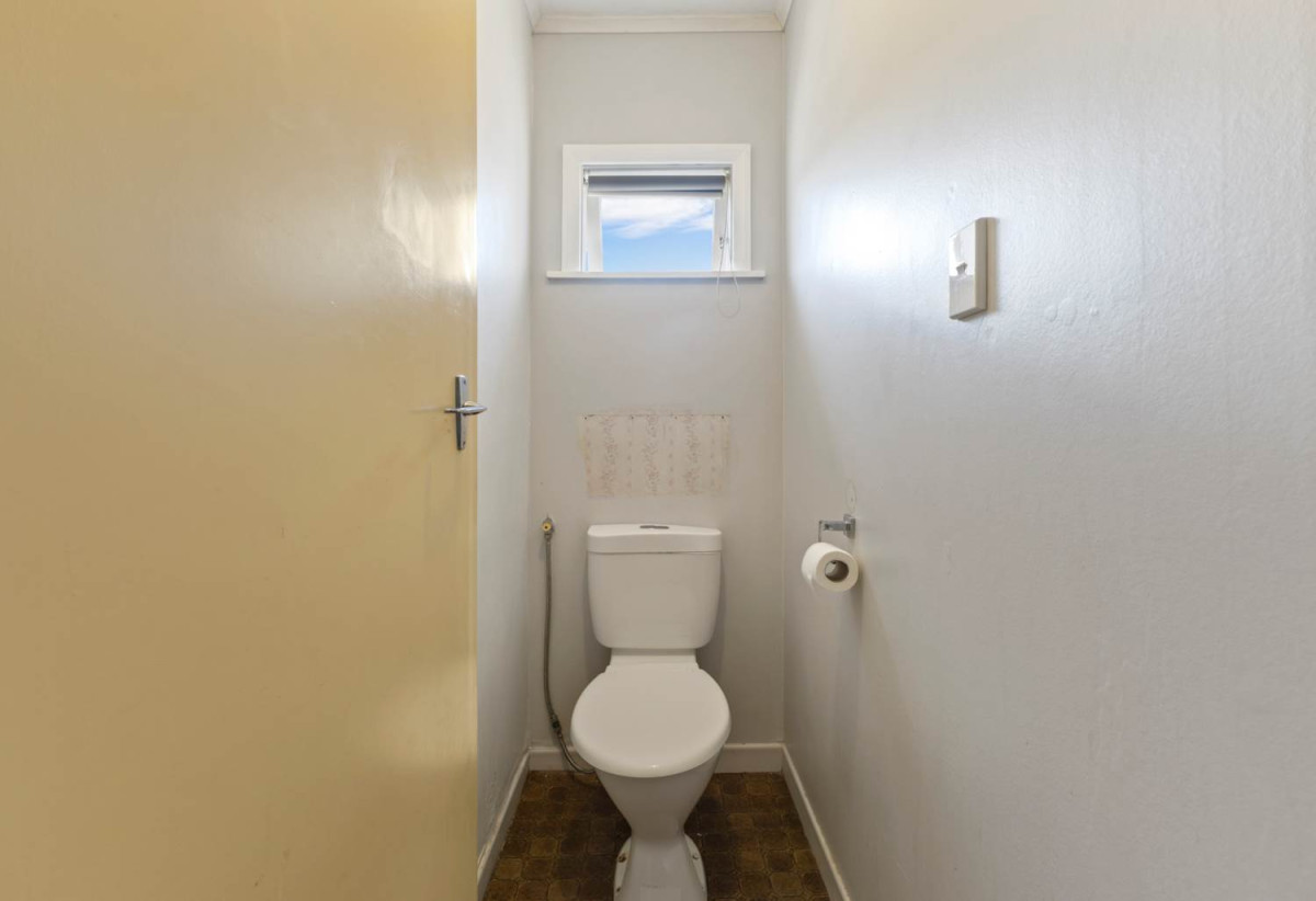 506m2 section, 3 beds 1 baths house with double garage, close to twon centre, schools, 0.2 km to Valley School, 1.2 km to Pukekohe High School, 1.4 km to Pukekohe Intermediate, 74 East Street, Pukekohe, Auckland