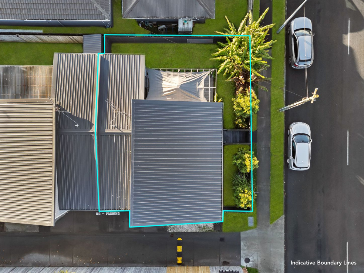 Must sell, 3 beds 2 baths home with garage on 205m2 section, located within walking distance to shops, supermarkets, cinemas, schools, 61a Wellington Street, Pukekohe, Auckland