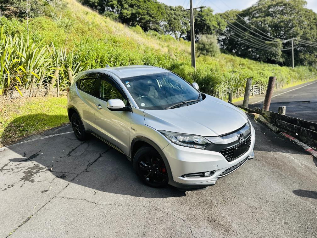 2015 Honda Vezel SPORTS HYBRID !! RV/SUV Tiptronic, 5 seats, Silver, New Import, Hybrid, 1,500 cc, 41,162 km