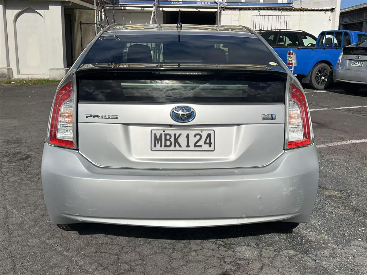 2013 Toyota Prius Hatchback Automatic, 5 seats, Silver, 3 owners, Petrol, 1,790 cc, 402,044 km