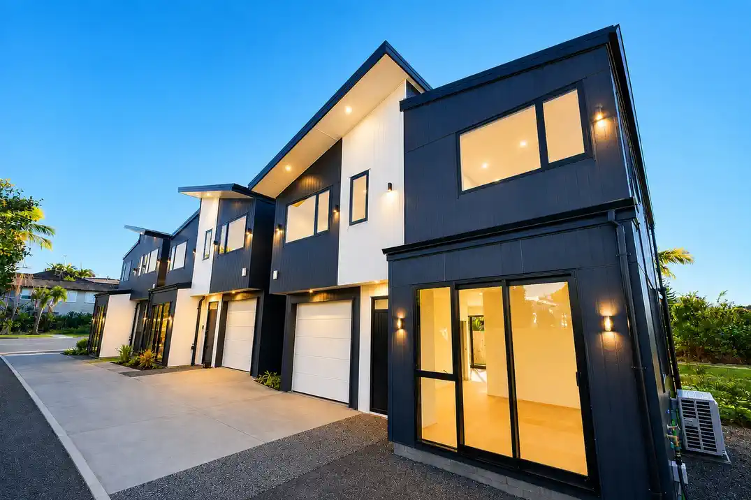 For rent, 4 beds 3 baths house with garage, Available from 1st July, 31C Culver Tce, Howick, Auckland