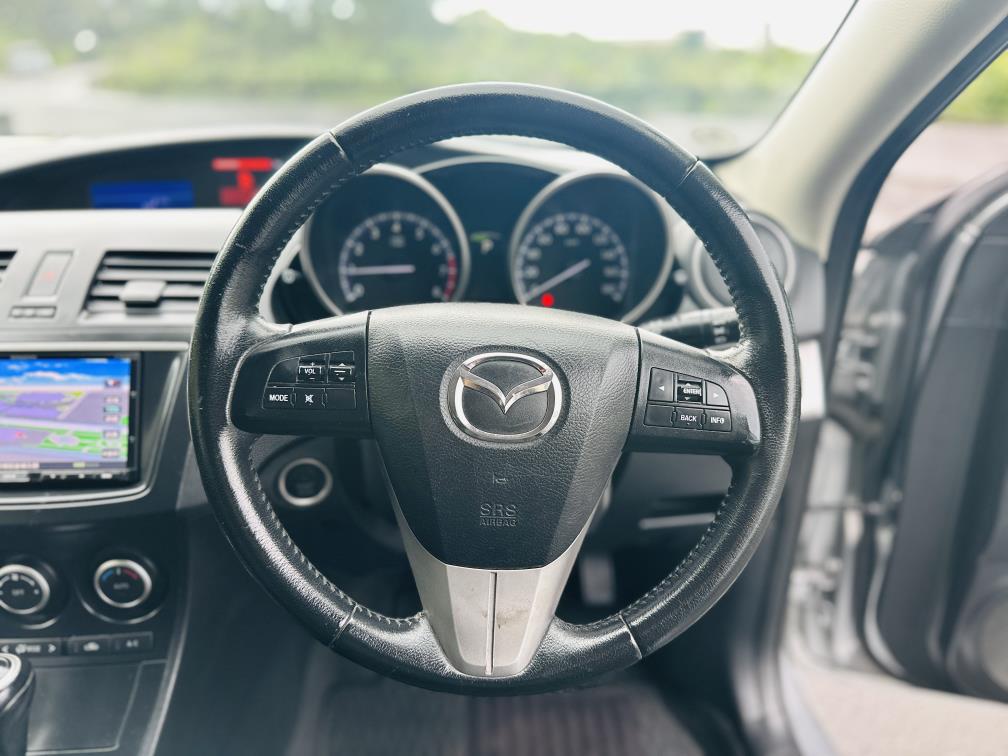 2013 Mazda Axela SPORTS !! STUNNING ALLOYS !! Hatchback Tiptronic, 5 seats, Silver, New Import, Petrol, 1,500 cc, 54,885 km