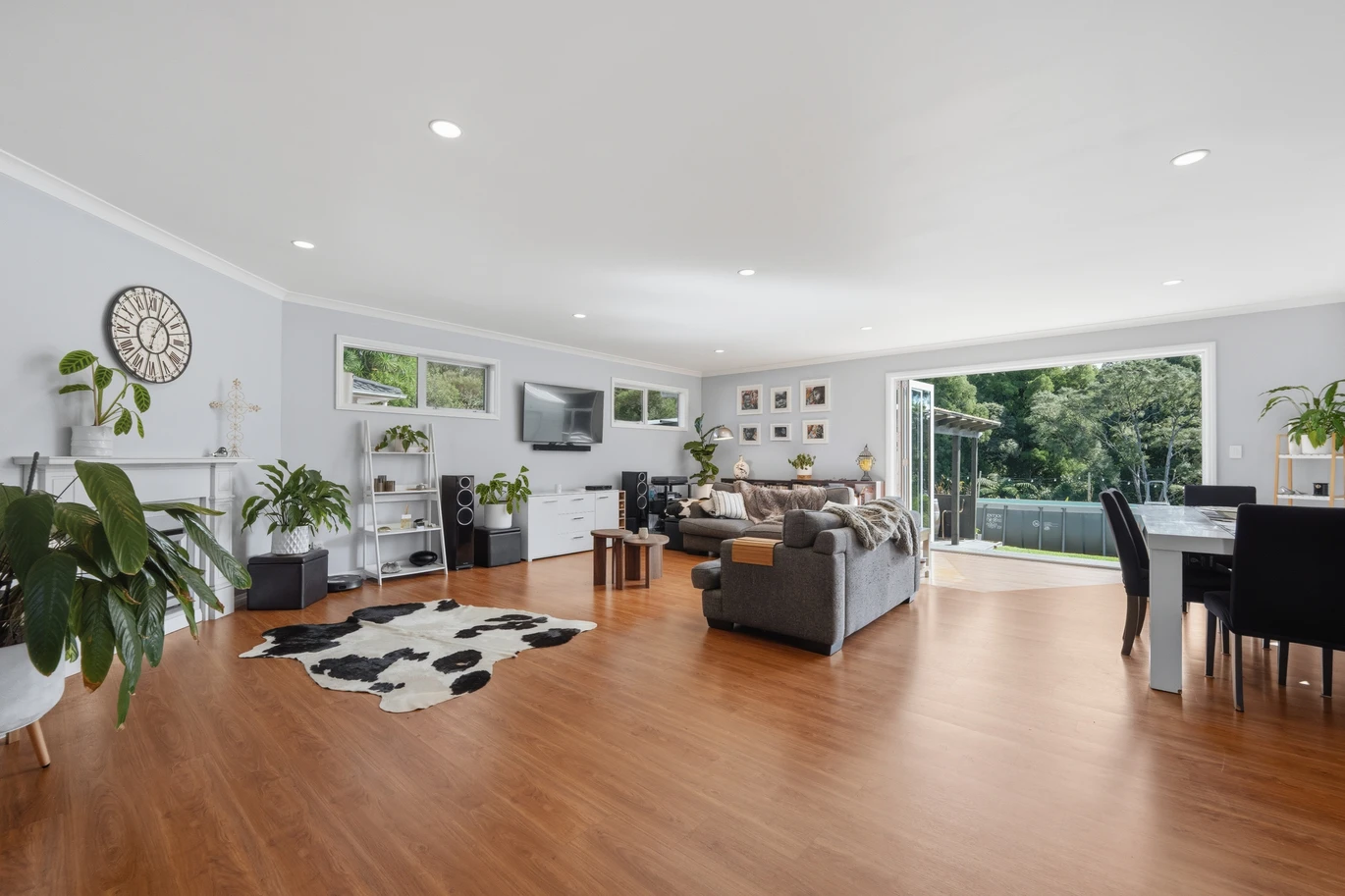 909m2 section, 158m2 4 beds 2 baths main houe PLUS a separate wing/sleepout with a 5th bedroom, bathroom, and covered deck, a massive covered patio with a professional-grade wood-fired pizza oven and a fully equipped outdoor bar area, a large carport, close to reserves, local shops, schools, 23 Tabitha Crescent Henderson, Auckland