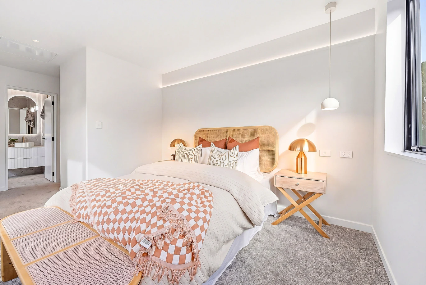 10-Year Stamford Building Warranty, Brandnew standalone 4 beds 2.5 baths home with garage + EV charging pre-wiring, Prime location near top schools, pristine beaches, and cafes, Motivated vendor, 14C Gerontius Glade Torbay, Auckland