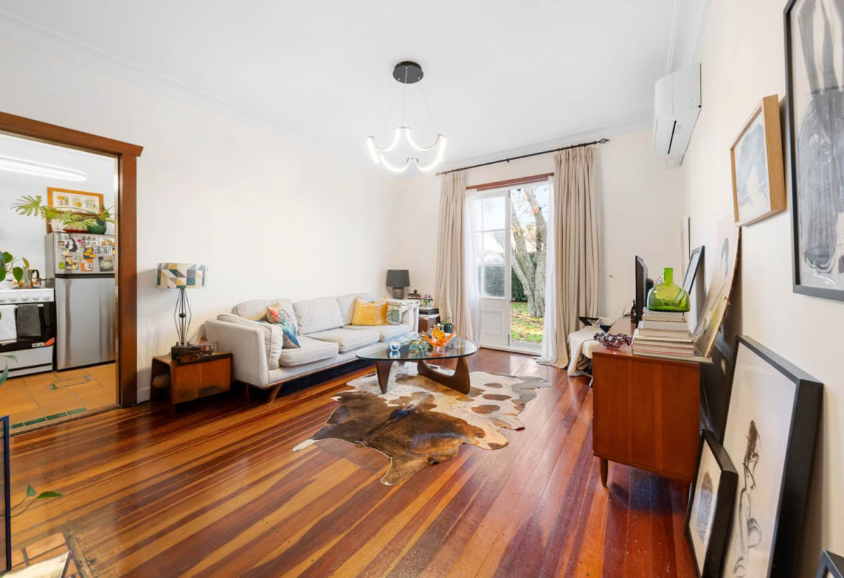 Double Grammar school zone, 2 beds 1 bath unit, close to schhols, Newmarket, 0.5 km to Kohia Terrace School, 0.8 km to Epsom Girls’ Grammar School, 0.9 km to Auckland Normal Intermediate, 1.7 km to Auckland Grammar, 1/223 Manukau Road, Epsom, Auckland