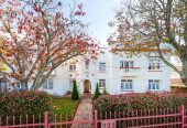 Double Grammar school zone, 2 beds 1 bath unit, close to schhols, Newmarket, 0.5 km to Kohia Terrace School, 0.8 km to Epsom Girls’ Grammar School, 0.9 km to Auckland Normal Intermediate, 1.7 km to Auckland Grammar, 1/223 Manukau Road, Epsom, Auckland