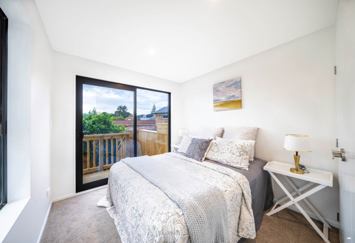 Brandnew 3 beds 2.5 baths home with car park, 3rd downstairs bedroom (consented as a lounge) with its own bathroom and separate entrance, Walk to Woolworths, Pak’nSave, 0.5 km to Howick Primary School, 0.7 km to Howick Intermediate, 0.8 km to Pakuranga College, Lot 5/630-632 Pakuranga Road, Howick, Auckland
