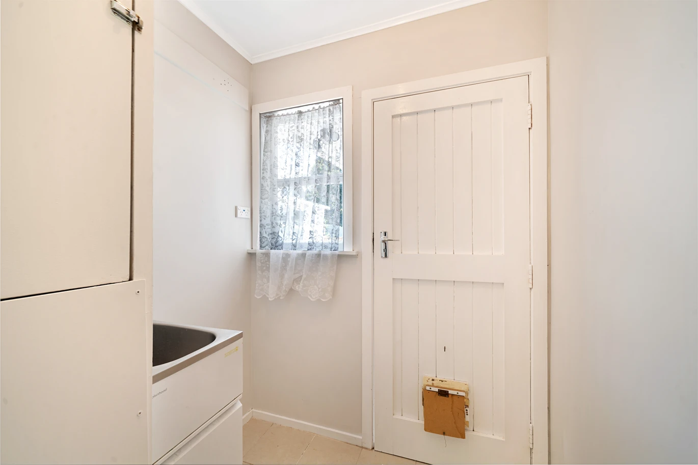 809m2 section, Must SELL ASAP, Due to mounting financial pressures, Forget the CV and ignore past prices, 4 beds 1.5 baths house wit garage, In zone for Freyberg Community School, Rangeview Intermediate, and Rutherford College. 16 Coniston Avenue Te Atatu South, Auckland
