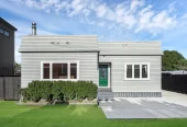 Standalone 3 beds 1 bath house with car park, close to schools, parks, town centre, easy motorway access, 1/39 Settlement Road Papakura, Auckland