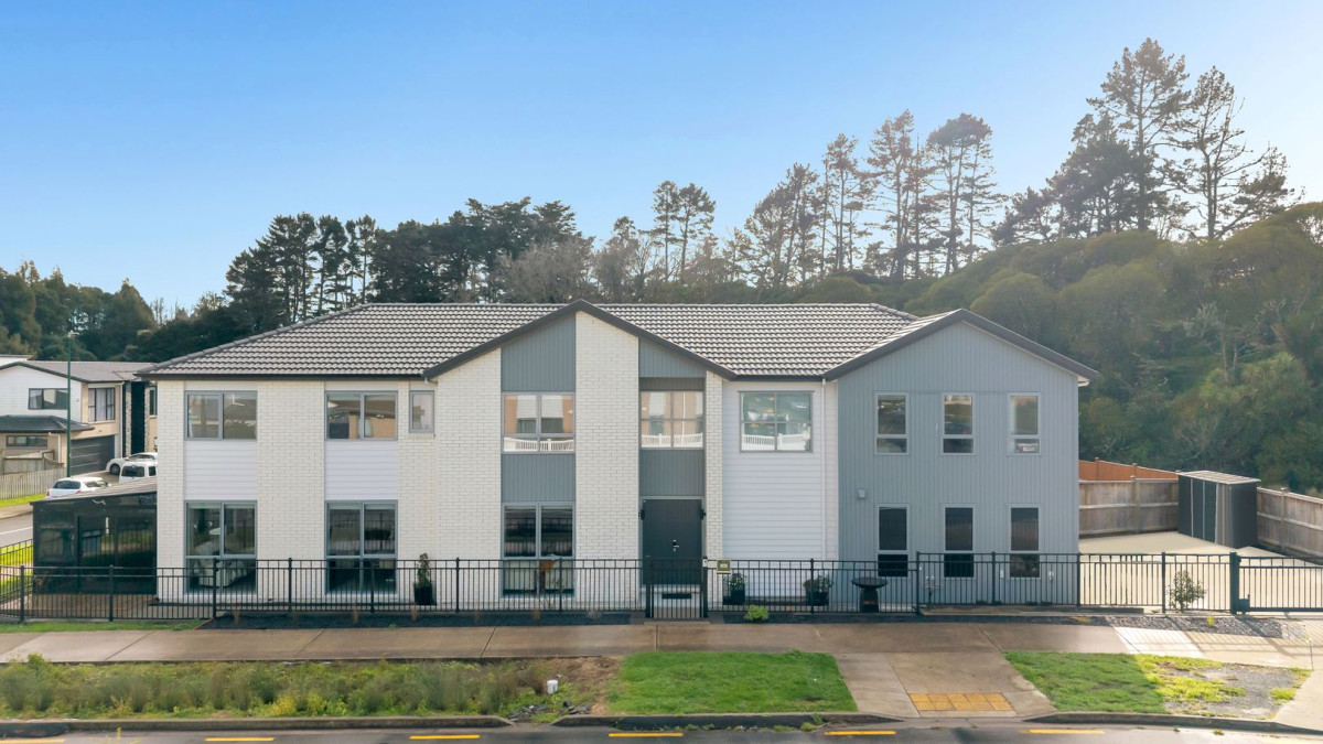 456m2 section, 2 Kitchens, 364m2 8 beds (4 ensuites) 6.5 baths house with double garage and 2 beds granny, close to reserve, schools, Ormiston town centre, 40 Rashni Road, Flat Bush, Auckland