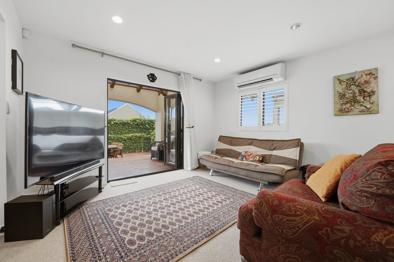Built with a modern cavity system, 247m2 4 beds 2.5 baths house with double garage and a basement wine cellar, zoned for Marina View School, Hobsonville School, Hobsonville Point Secondary School, St Paul’s School, 157C Hobsonville Road West Harbour, Auckland