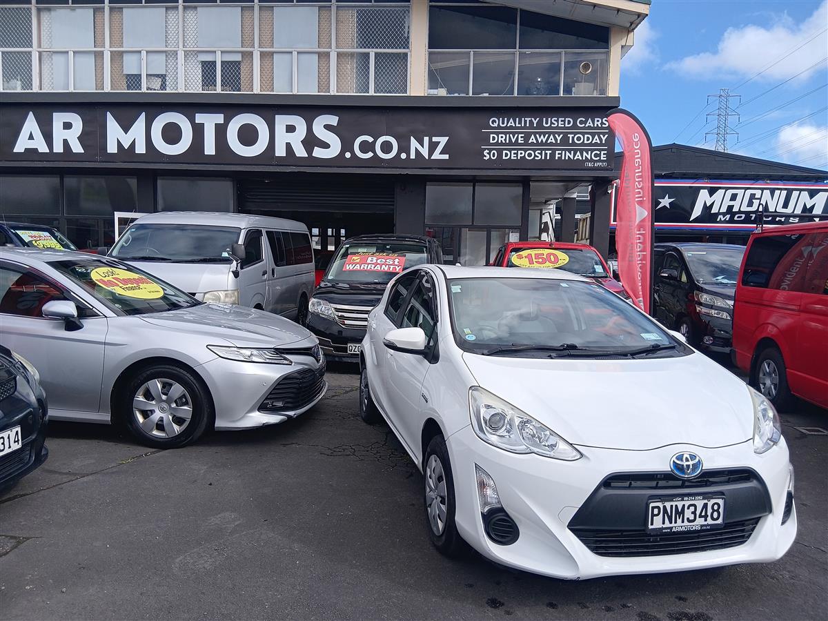 2017 Toyota Aqua Petrol Hybrid Hatchback Automatic, 5 seats, 1,496 cc, 199,341 km