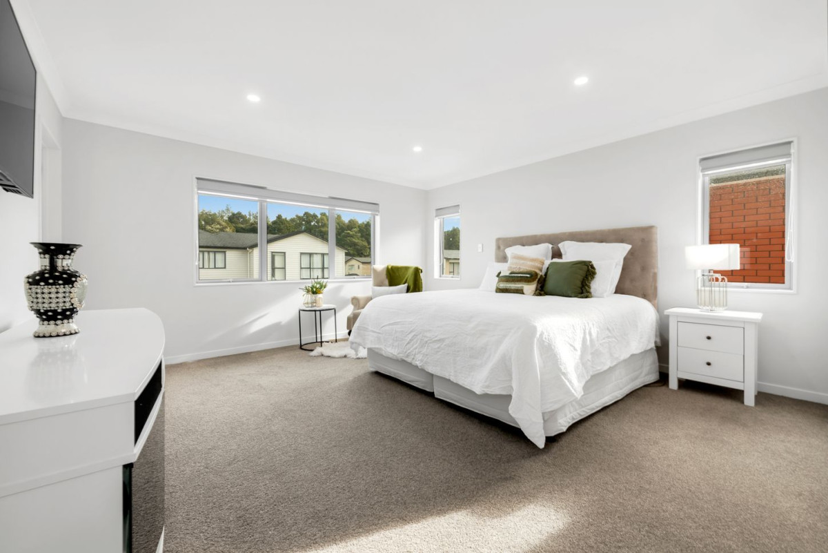 456m2 section, 2 Kitchens, 364m2 8 beds (4 ensuites) 6.5 baths house with double garage and 2 beds granny, close to reserve, schools, Ormiston town centre, 40 Rashni Road, Flat Bush, Auckland
