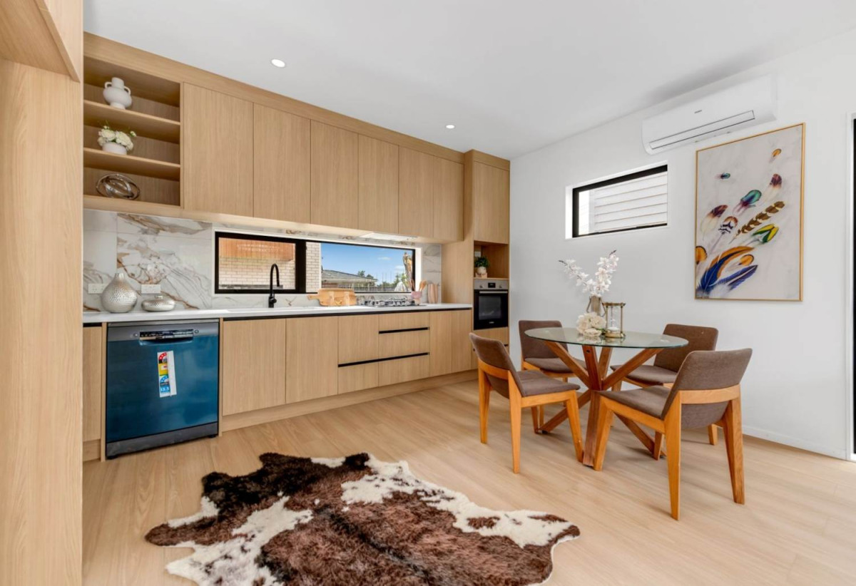 Brandnew 3 beds 2 baths home with garage, Not far from Papakura Town Centre, easy motorway access, 0.5 km to Redhill School, 2 km to Papakura Intermediate, 2.4 km to Papakura High School, 7/27 Red Hill Road, Papakura, Auckland