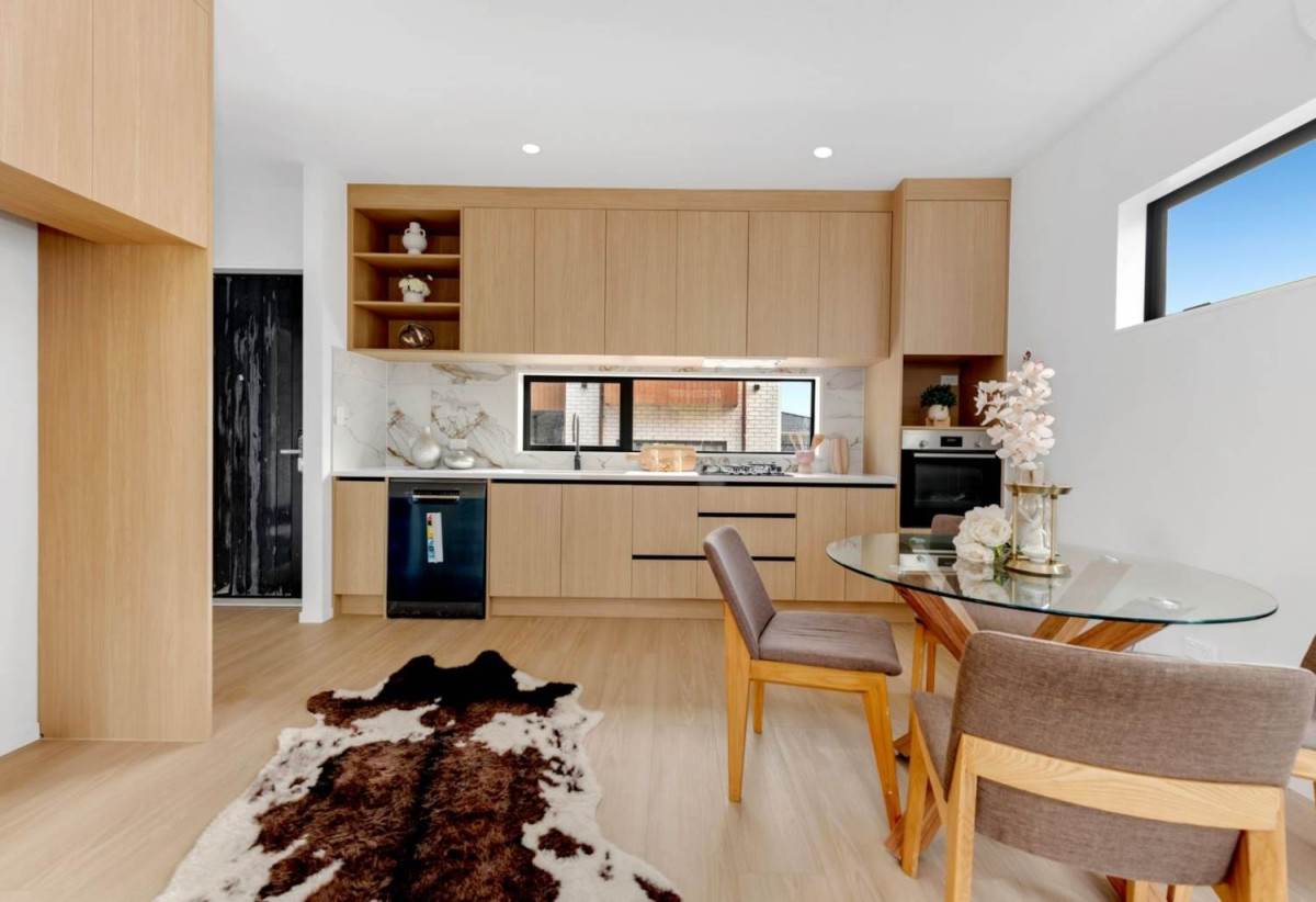 Brandnew 3 beds 2 baths home with garage, Not far from Papakura Town Centre, easy motorway access, 0.5 km to Redhill School, 2 km to Papakura Intermediate, 2.4 km to Papakura High School, 7/27 Red Hill Road, Papakura, Auckland