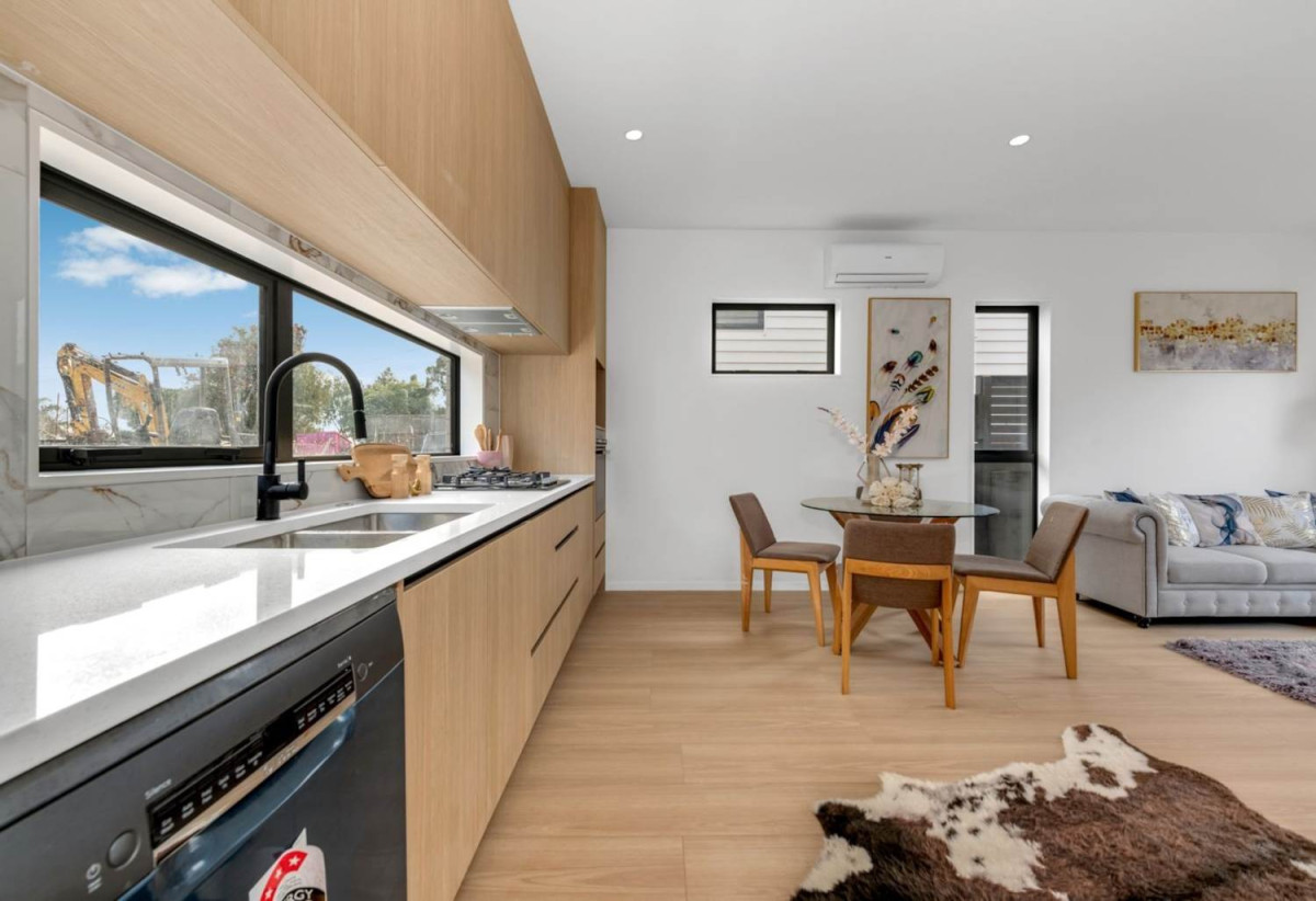 Brandnew 3 beds 2 baths home with garage, Not far from Papakura Town Centre, easy motorway access, 0.5 km to Redhill School, 2 km to Papakura Intermediate, 2.4 km to Papakura High School, 7/27 Red Hill Road, Papakura, Auckland