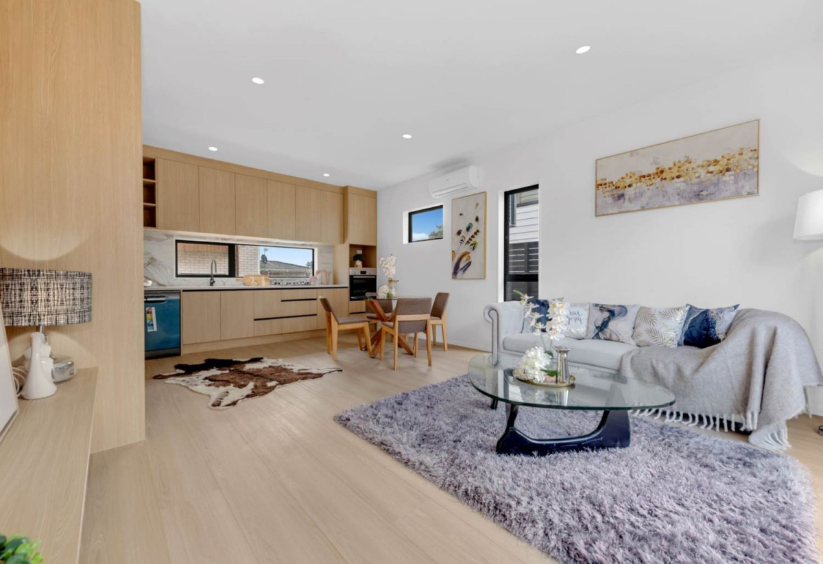 Brandnew 3 beds 2 baths home with garage, Not far from Papakura Town Centre, easy motorway access, 0.5 km to Redhill School, 2 km to Papakura Intermediate, 2.4 km to Papakura High School, 7/27 Red Hill Road, Papakura, Auckland
