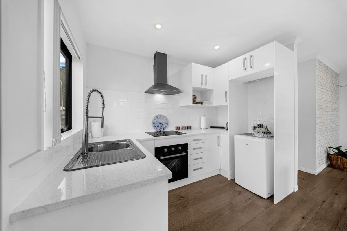 Must sell, 3 beds 2 baths home with garage on 205m2 section, located within walking distance to shops, supermarkets, cinemas, schools, 61a Wellington Street, Pukekohe, Auckland