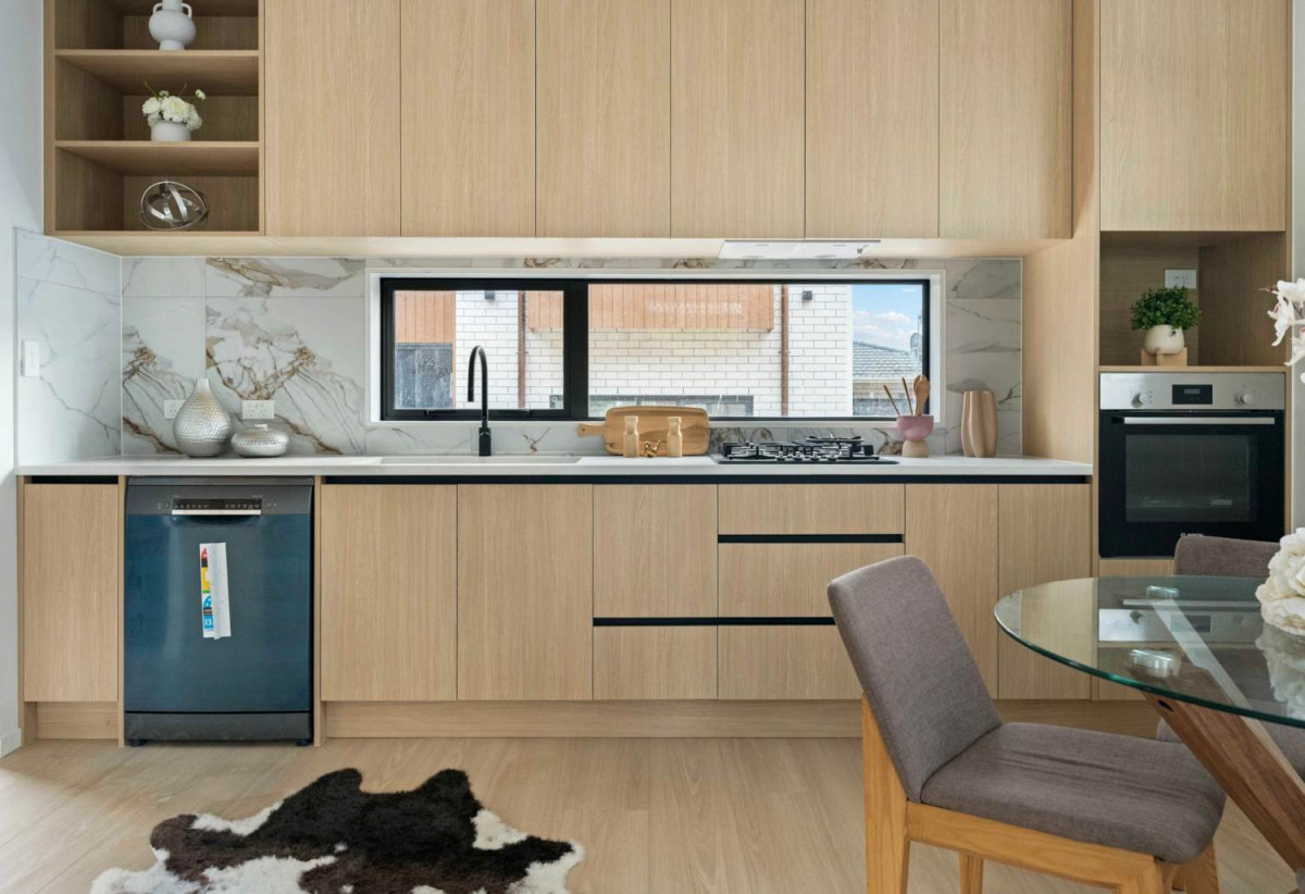 Brandnew 3 beds 2 baths home with garage, Not far from Papakura Town Centre, easy motorway access, 0.5 km to Redhill School, 2 km to Papakura Intermediate, 2.4 km to Papakura High School, 7/27 Red Hill Road, Papakura, Auckland