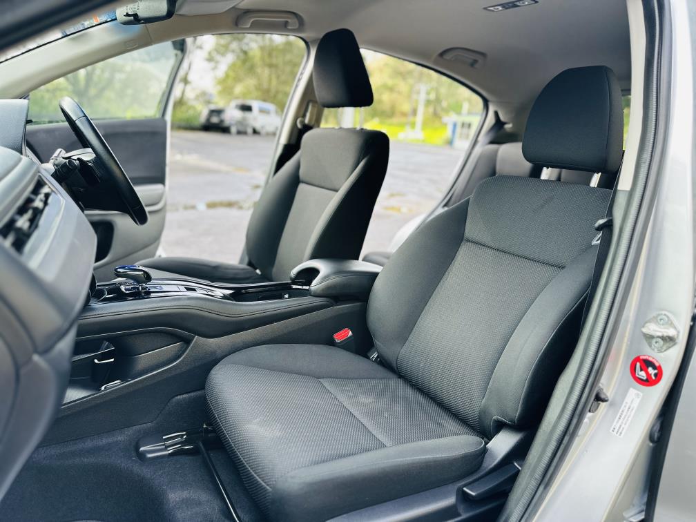 2015 Honda Vezel SPORTS HYBRID !! RV/SUV Tiptronic, 5 seats, Silver, New Import, Hybrid, 1,500 cc, 41,162 km