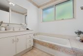 Rangitoto College zone, Home and income on 728m2 section, 171m2 4 beds 2 baths house with garage, The property provides flexible accommodation options, close to schools, Browns Bay village, beach, 4 Redwing Street, Browns Bay, Auckland