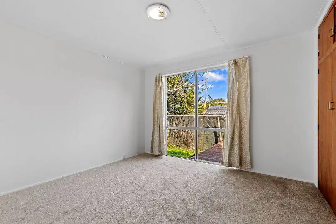 1148m2 section with RC approved for 2 lots, Lot 1, an existing 4 beds 2 baths house on 548m2 section, Lot 2, 600m2 section, Close to schools, parks, shops, 0.9 km to Windy Ridge School, 1.7 km to Glenfield Intermediate School, 35 Domain Road, Glenfield, Auckland