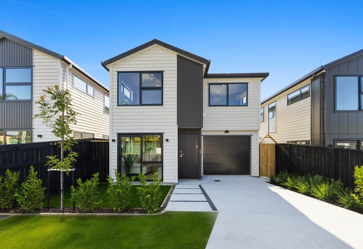 Brandnew standalone 4 beds 2.5 baths home with garage, close to schools, town centre, parks, beach, motorway access, 0.7 km to Mangere Bridge School, 13C Tainui Terrace, Mangere Bridge, Auckland