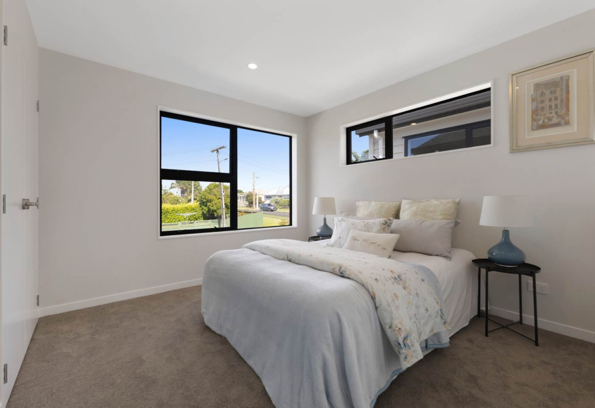Brandnew standalone 4 beds 2.5 baths home with garage, close to schools, town centre, parks, beach, motorway access, 0.7 km to Mangere Bridge School, 13C Tainui Terrace, Mangere Bridge, Auckland
