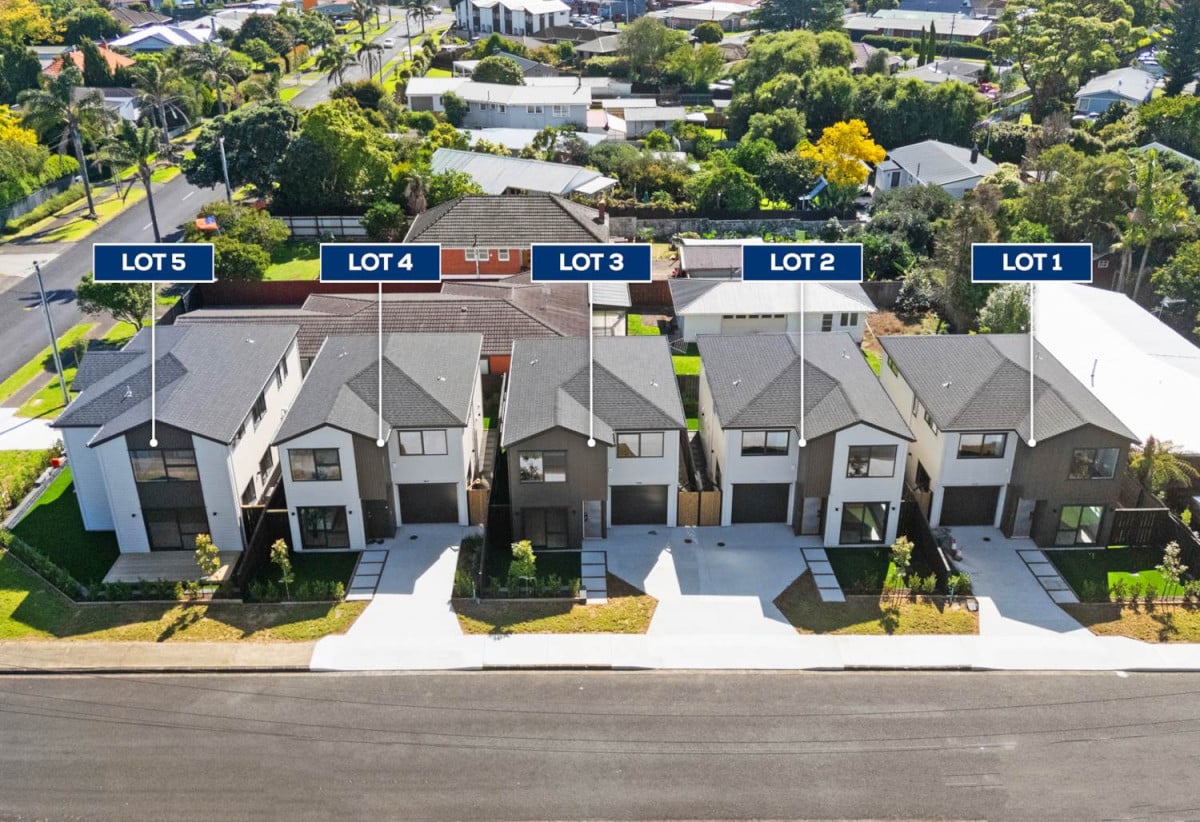 Brandnew standalone 4 beds 2.5 baths home with garage, close to schools, town centre, parks, beach, motorway access, 0.7 km to Mangere Bridge School, 13C Tainui Terrace, Mangere Bridge, Auckland