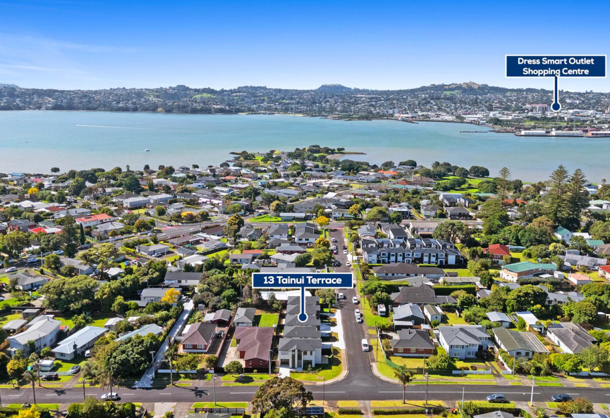 Brandnew standalone 4 beds 2.5 baths home with garage, close to schools, town centre, parks, beach, motorway access, 0.7 km to Mangere Bridge School, 13A Tainui Terrace, Mangere Bridge, Auckland