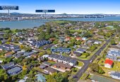 Brandnew standalone 4 beds 2.5 baths home with garage, close to schools, town centre, parks, beach, motorway access, 0.7 km to Mangere Bridge School, 13B Tainui Terrace, Mangere Bridge, Auckland
