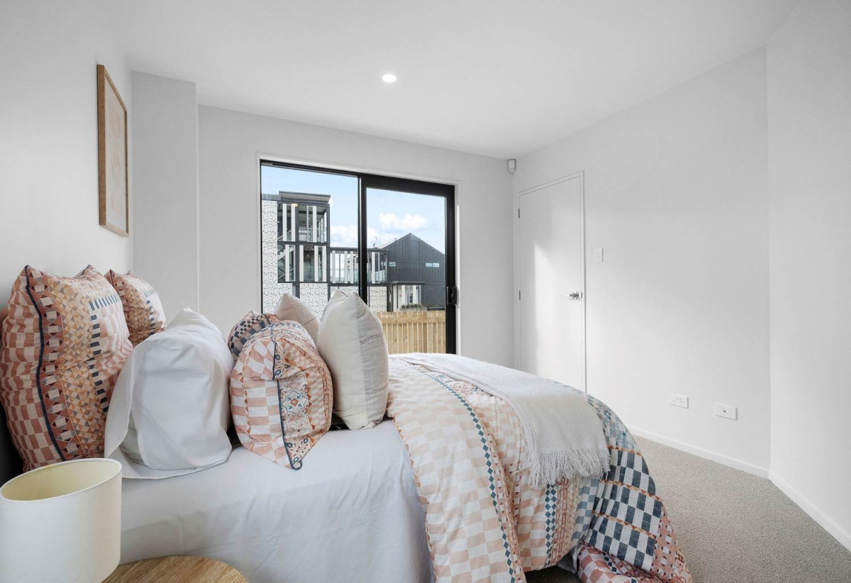 Urgent sale, 140m2 Brandnew freehold 3 beds 2 baths home with garage, just 600m to Kelston Mall (Woolworths, McDonald’s) with schools, gyms, and motorway access moments away, 0.8 km to Glen Eden School, Lot 8/4052 Great North Road, Glen Eden, Auckland